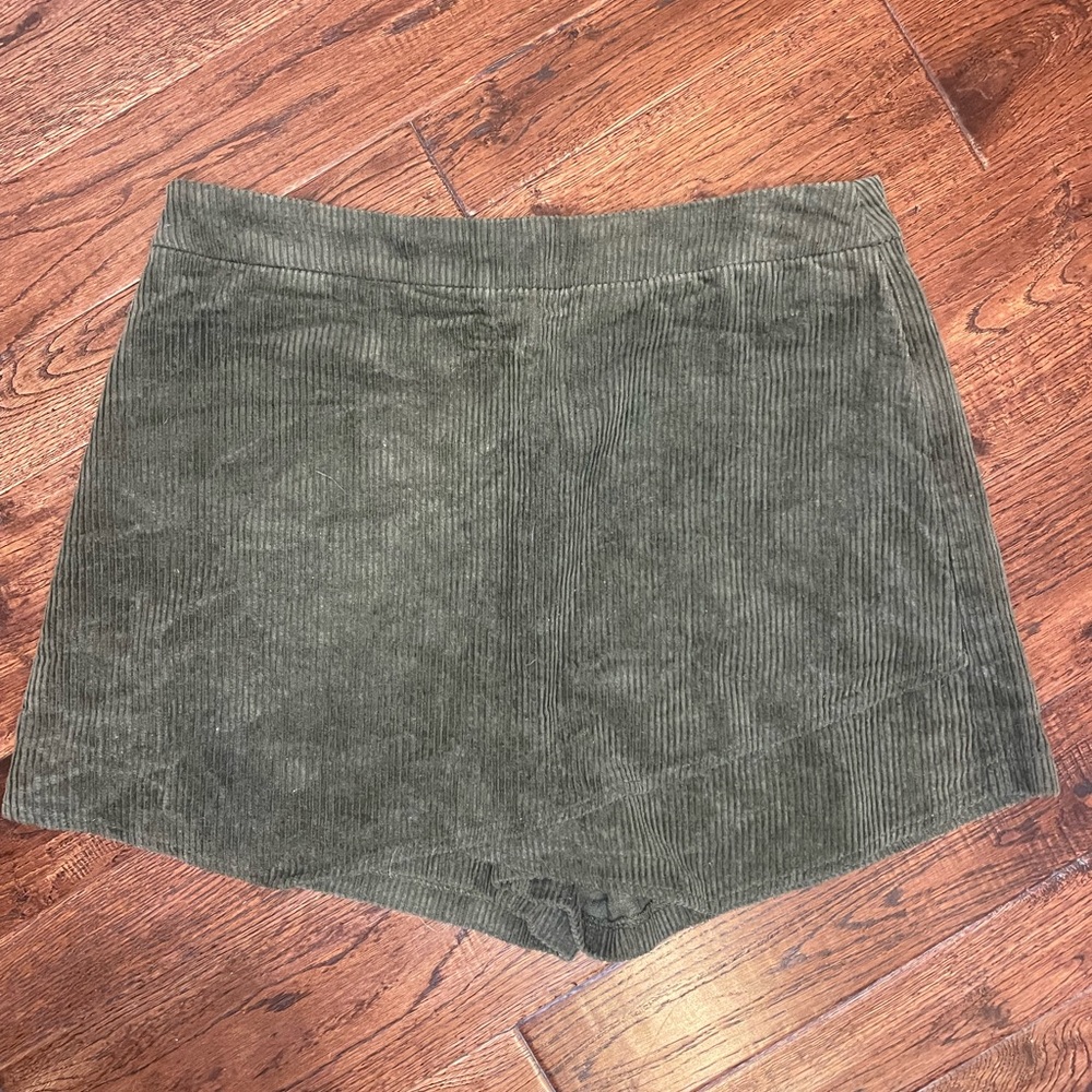 Dark Green Corduroy Skort from Alter’d State with zip up in back: Never Worn